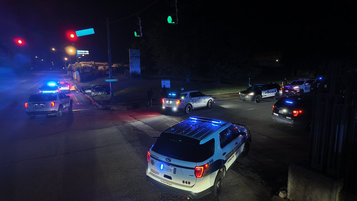 LStaple10's tweet photo. DEVELOPING: @hcsotn deputies chase a stolen car stemming from the Highway 58 area to the intersection of W Main St and Riverfront Pkwy. I’ve been told by HCSO that the four occupants are all minors. Depend on us to give you more updates as we gather more info….@newschannelnine https://t.co/pOKxwARlsf