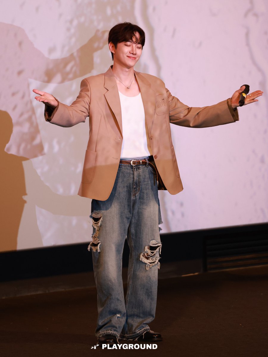 playground_nat's tweet photo. 240724 용산 CGV 무대인사 🥰😍🥹
#준호 #이준호 #JUNHO #LEEJUNHO https://t.co/bNxV0MRHPa