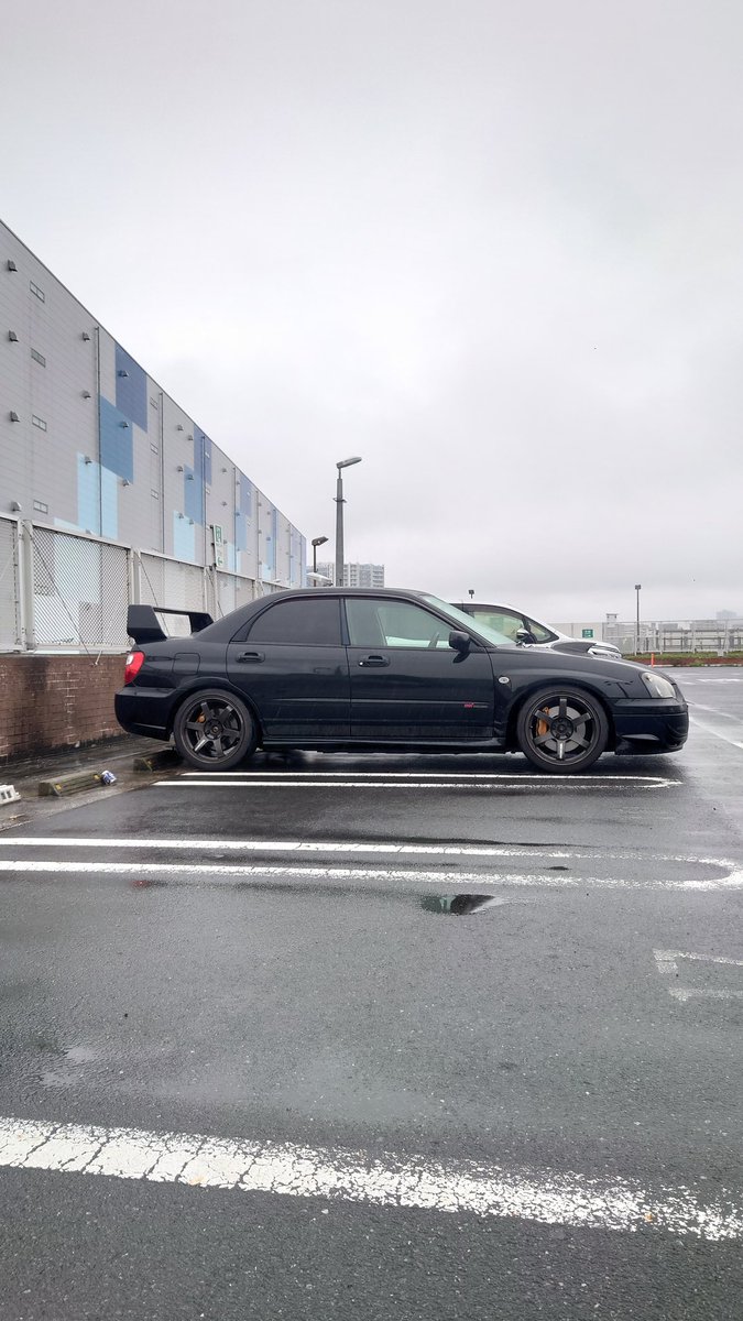 #セダンは横