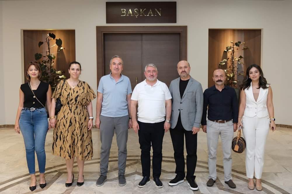 HkmoCorum's tweet photo. Harita ve Kadastro Mühendisleri Odası Çorum Bölge Temsilciliği Yönetim Kurulu Başkanımız Fatih ATEŞ, Yönetim Kurulu üyelerimiz Burçin Kırış Bayır, Suat Altıparmak, Merve Kurtoğlu ve Gözde Özarslan ile Çorum Belediye Başkanı Dr. Halil İbrahim AŞGIN’a makamında hayırlı olsun https://t.co/mcPlo3LQod