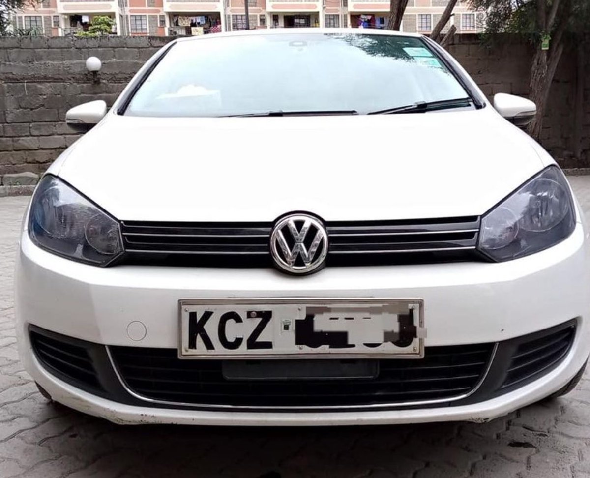 carhoot_app's tweet photo. Introducing the 2013 VW Golf.
Powered by a 1200cc Petrol engine.

The asking price is just 850,000.
Want it?

#CarhootApp #Cars #Auto https://t.co/zCd4tE7Tx7