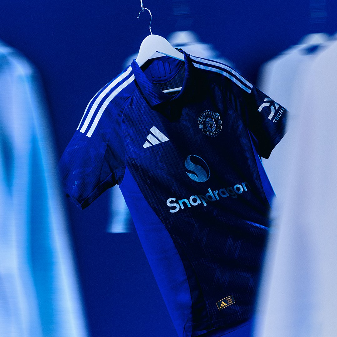 ManUtd's tweet photo. For the fearless 🗣️

Introducing our new 2024/25 away kit, available now 💙

#MUFC || @adidasFootball