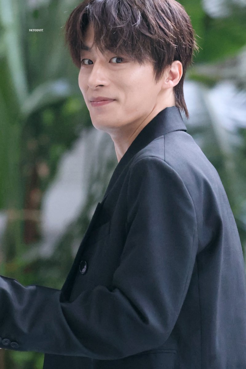 9kyo_com's tweet photo. 240714 탈주 무대인사

#구교환 #KOOKYOHWAN https://t.co/6Wgy1XN0Pi