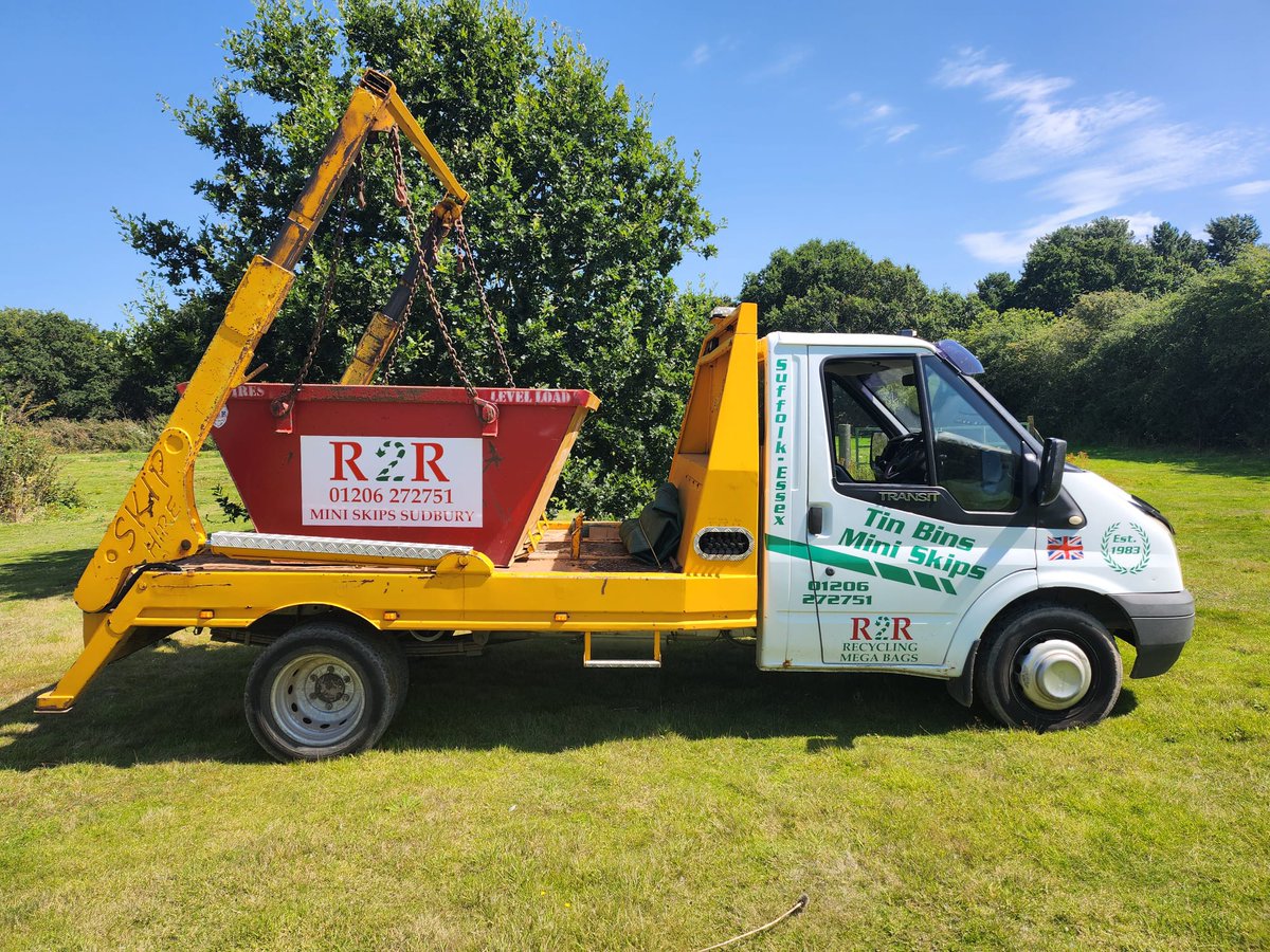 Clear the clutter with ease! Our mini-skips make light work of small projects. Call 01206 272751. 🚛

#MiniSkip #ClutterFree #Colchester #Sudbury #ProfessionalService #skiphire #CustomerSatisfaction #WasteRemoval