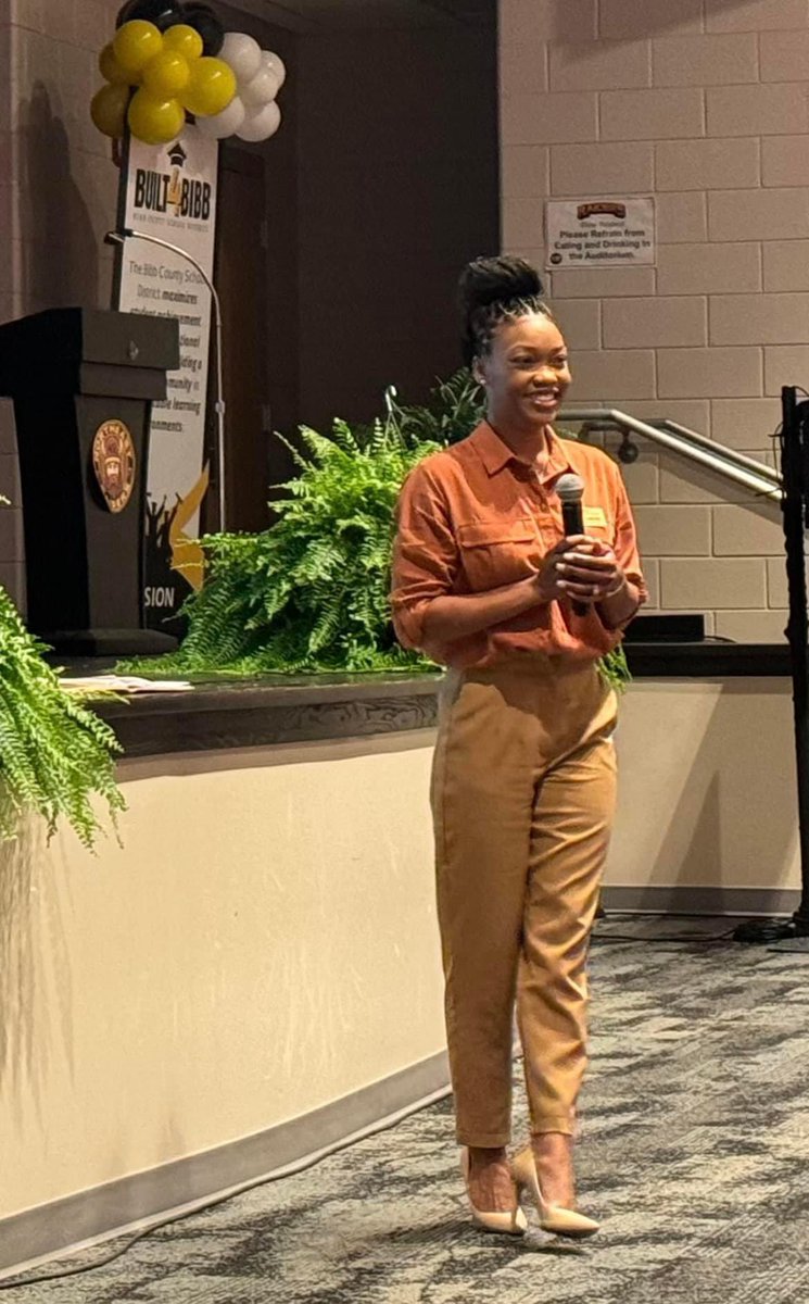 VAoftheArts's tweet image. NEW TEACHER ORIENTATION - Bibb County School District Teacher of the Year - Kimberly Hughes Barton welcomes new staff!  🐼♥️ WE ARE SO HAPPY YOU ARE HERE! Welcome to #PANDANATION #ArtsReallyTeach #WeAreVineville #YourStoryMatters @BibbSchools