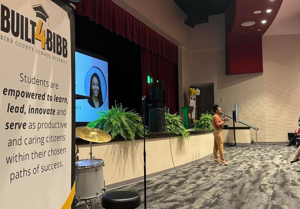 VAoftheArts's tweet image. NEW TEACHER ORIENTATION - Bibb County School District Teacher of the Year - Kimberly Hughes Barton welcomes new staff!  🐼♥️ WE ARE SO HAPPY YOU ARE HERE! Welcome to #PANDANATION #ArtsReallyTeach #WeAreVineville #YourStoryMatters @BibbSchools
