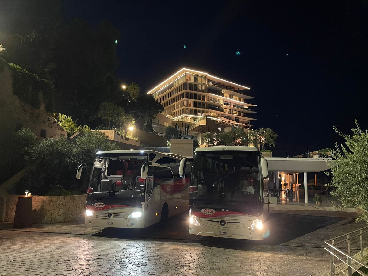 📸  Nos autocars garés à proximité du somptueux hôtel 5 ⭐️  roquebrunois Le Maybourne Riviera situé à quelques minutes en voiture de la Principauté.

✅ Nos équipes sont à votre disposition pour vous accompagner dans tous vos déplacements professionnels.

#RTSMonaco #transport