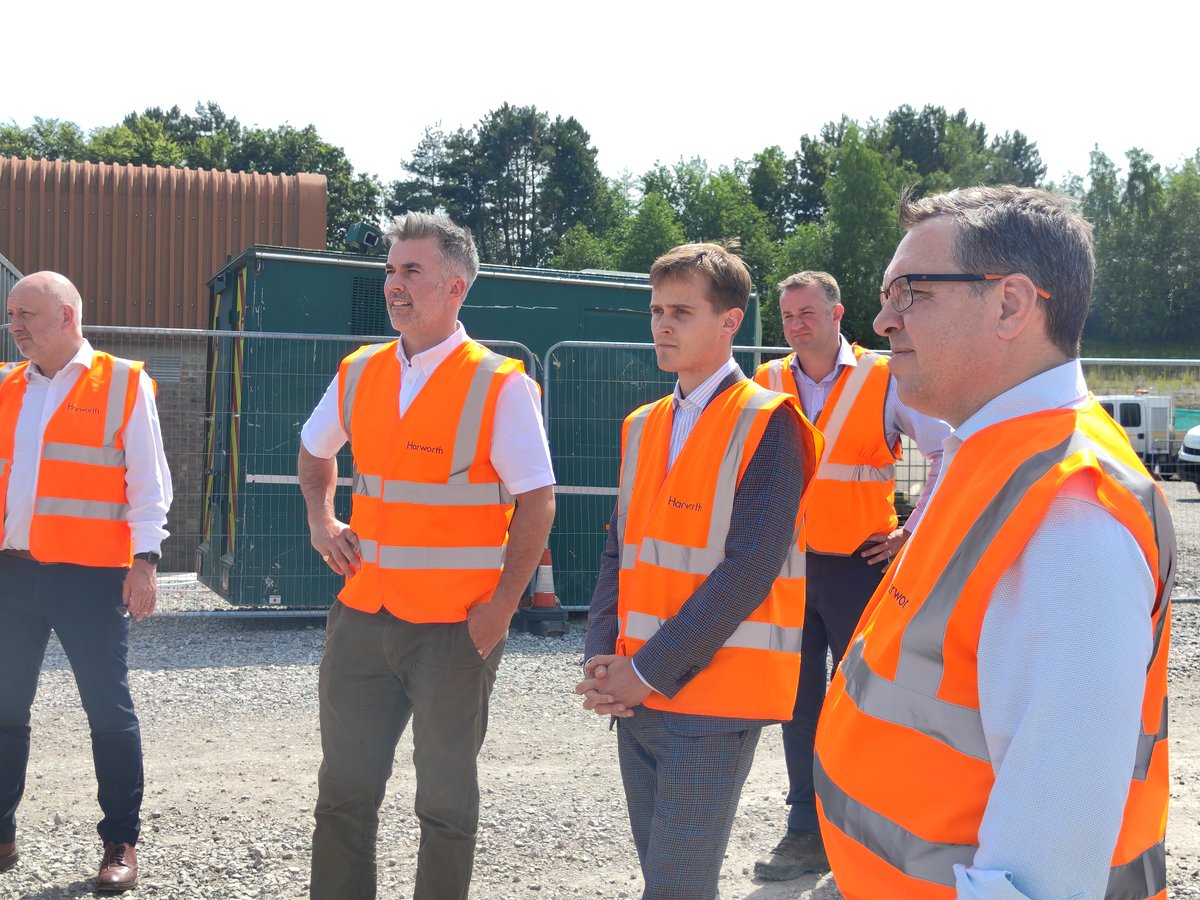 YNYMayor's tweet photo. I recently visited the Gascoigne Interchange site with @harworthgroup, @northyorksc and @Mather_Keir. The site could create thousands of jobs and connect the businesses here with a low carbon freight terminal.

Read: https://t.co/GwS6l4Zv81 https://t.co/X7PmDg0luF