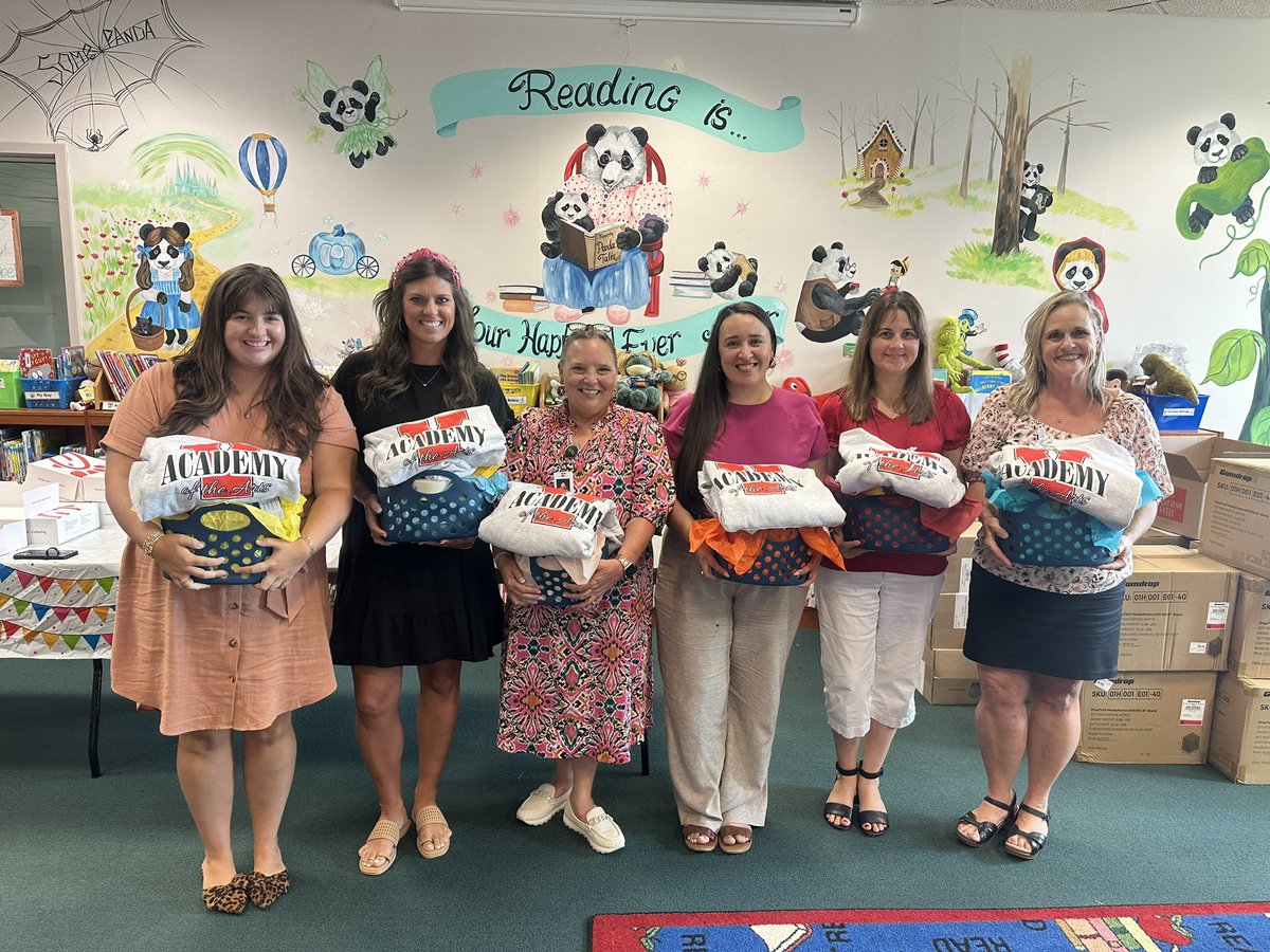 VAoftheArts's tweet image. NEW TEACHER ORIENTATION - Bibb County School District 🐼♥️ WE ARE SO HAPPY YOU ARE HERE! Welcome to #PANDANATION #ArtsReallyTeach #WeAreVineville @BibbSchools