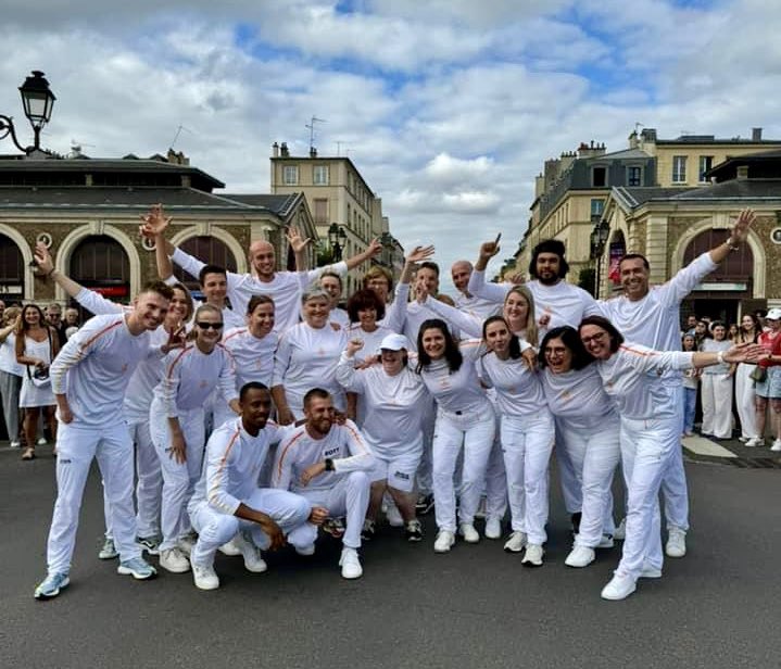 Recevoir… transmettre… j’ai eu la chance de contribuer à un beau relais collectif sur l’inclusion des personnes malades ou en situation de handicap organisé par <a href="/BanquePopulaire/">Banque Populaire</a> Val de France sur le Relais de la Flamme Olympique de Paris 2024 à Versailles. Inoubliable…