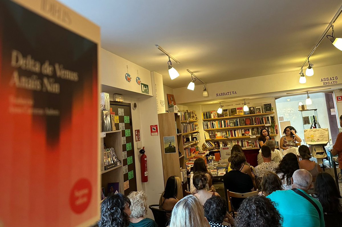 Èxit rotund ahir a la Vetllada eròtica al @SomiatruitesG de Girona🔥 gràcies a tothom que va venir i als amics que vau llegir fragments dels llibres. Seguim!💘