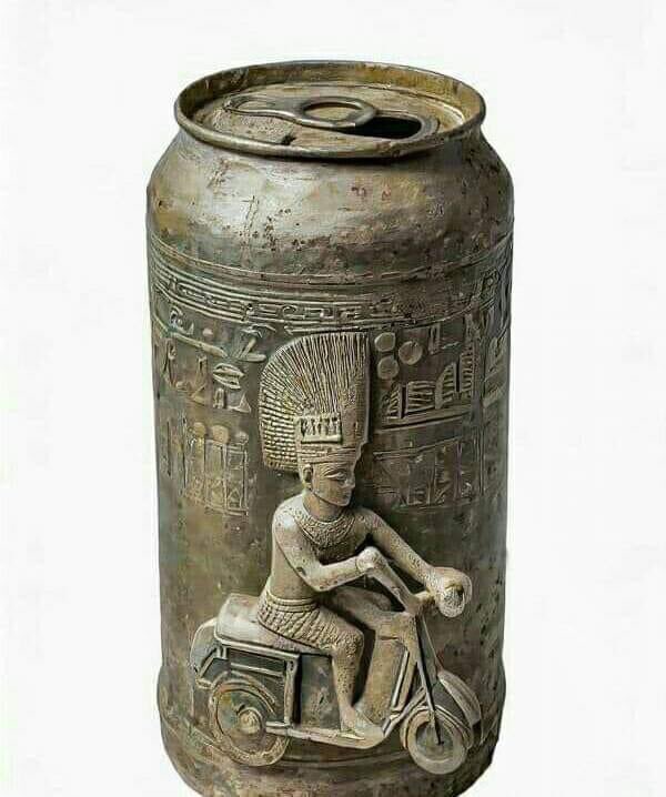 l3rd__'s tweet image. عبوة مشروبات غازيه تعود لعام ٣٢٠٠ ق.م
تم العثور عليها عام ١٨٢٠ داخل مقبرة الملك "كولا رع صودا"
@إشارة