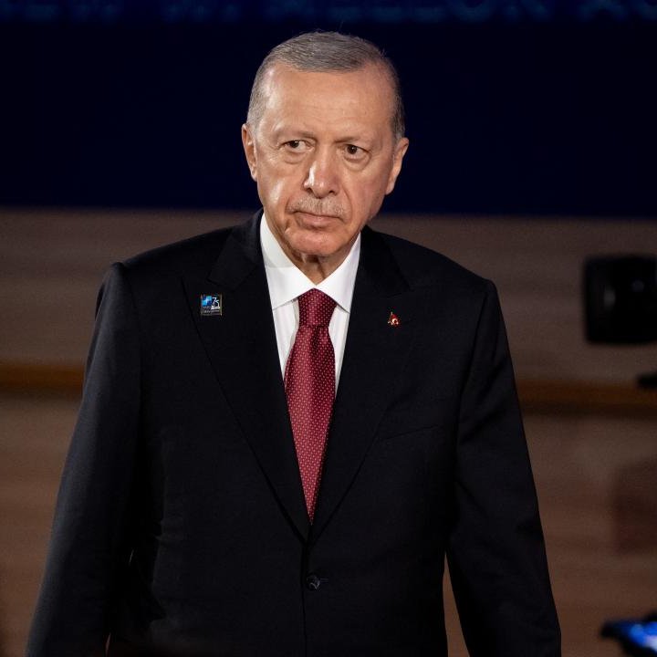 solcugazete's tweet photo. Erdoğan:

"Son 1 haftadır ortalığı ayağa kaldıran sanatçılar, dernekler ve medya mensuplarından başıboş sokak köpeklerini sahiplenmelerini bekliyorum." https://t.co/kweqfZ3r9o