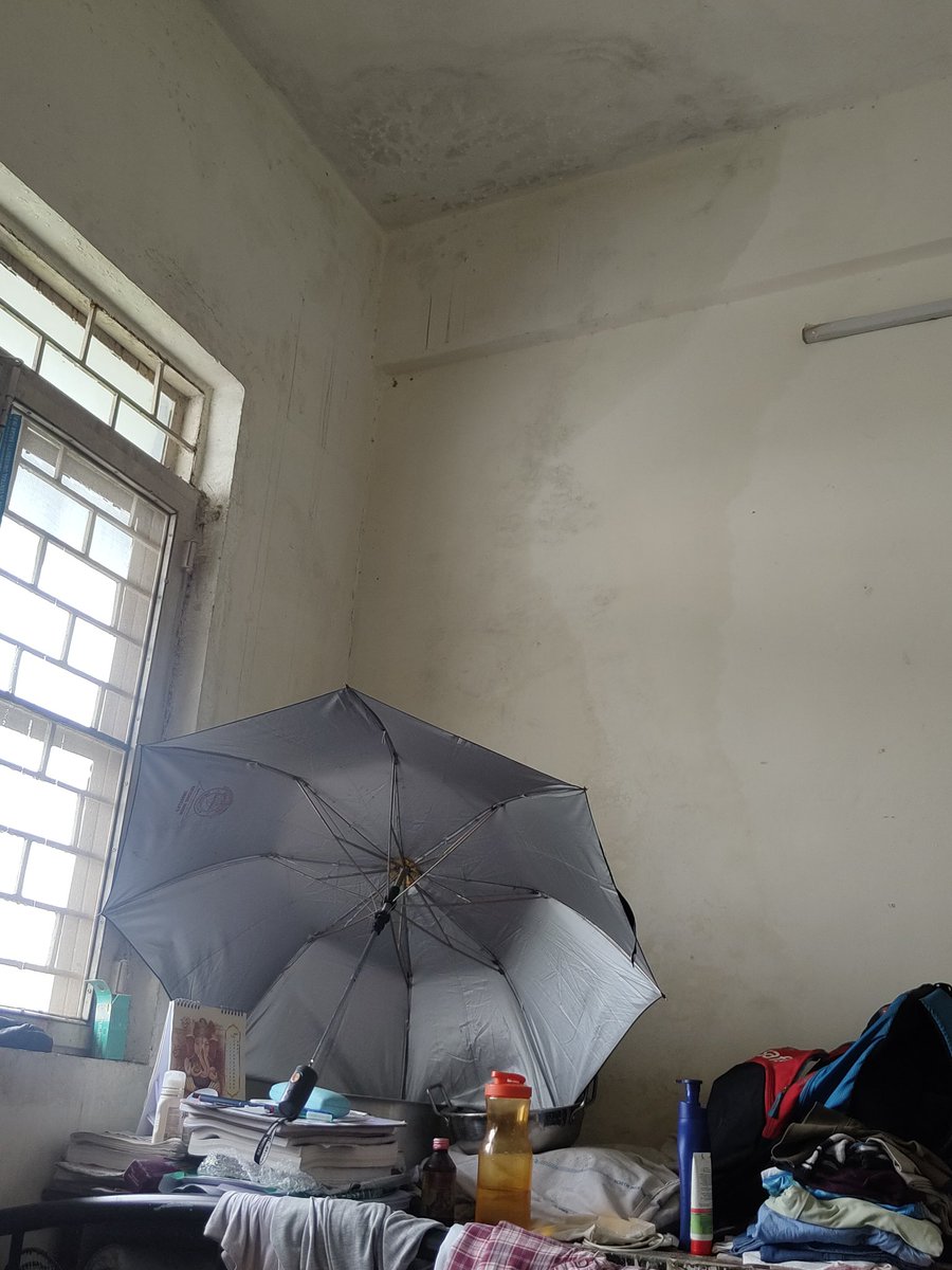 ssbarik7777's tweet photo. The scenario is from Tagore hostel, Dr. Hari Singh Gour central University,Sagar,MP

It has been continuously raining for 2-3 days &amp; the seepage in our room has gone beyond controllable measures . Despite knowing this there is no such immediate action from hostel authorities. https://t.co/WeozHoZ7nw