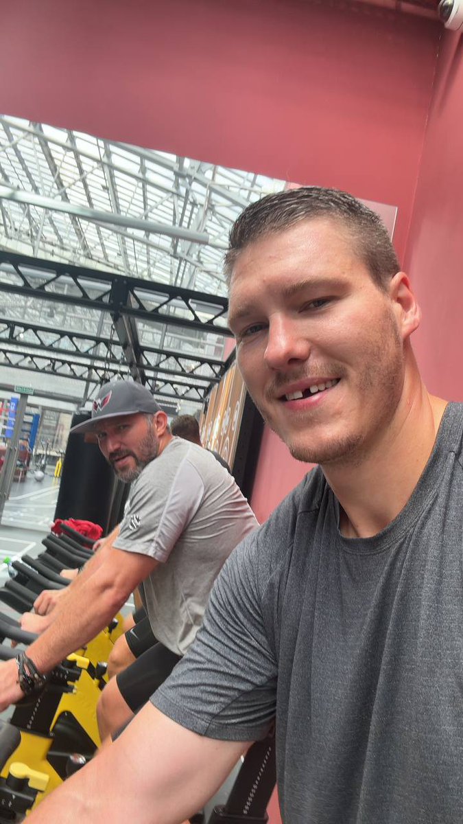 Hey <a href="/DmitrijJaskin/">Dmitrij Jaskin</a> 👋
Hey <a href="/ovi8/">Alex Ovechkin</a> 👋