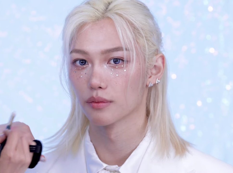 BBOKARILOOKS's tweet photo. LOOK HOW PRETTY HE IS https://t.co/TD93oCSrYV