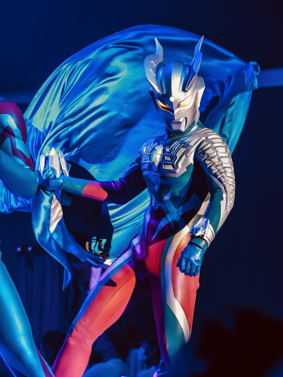 マントを脱いで『マントバサァ…』ならぬ

『マントブワァ…！』

を披露してくれたゼロさん🥺✨

#ウルトラマンゼロ
#ウルサマ2024
#ウルサマ
#ウルトラヒーローズexpo