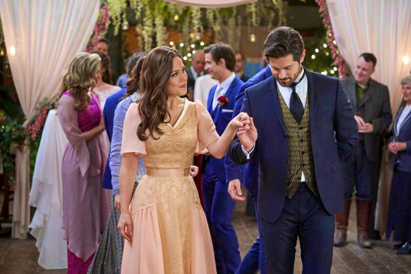 inDEwetrust's tweet photo. @Valeiaha The scene from ep8.01 was when L brought LJ the toy dog from LA. Although his heart was broken and he was thousands of miles away, E&LJ were still all he could think about. And then, there was their dance at J&C’s reception. You can tell just from the photo how romantic it was.❤️ https://t.co/gMlDJCk84V