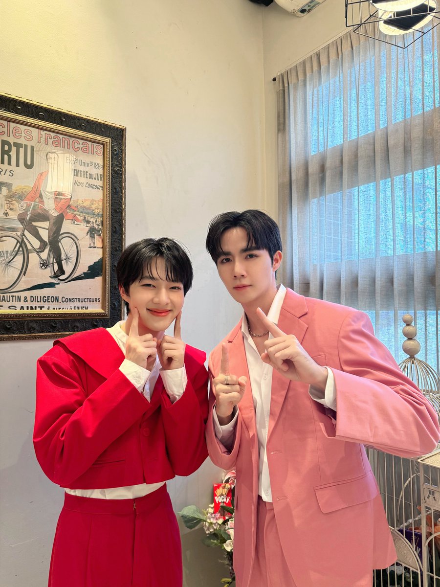 DomundiTV's tweet photo. “ซี” @zee_pruk และ “นุนิว” @CwrNew พร้อมแล้วสำหรับงาน อัพความสุขกับป๊อกกี้ Exclusive Party กับซีนุนิว ✨️

ฝากทุกคนส่งกำลังใจให้ซีและนุนิวด้วยนะคะ 🫶🥰

#PockyPartyXZeeNuNew https://t.co/SBtxrUpBXO
