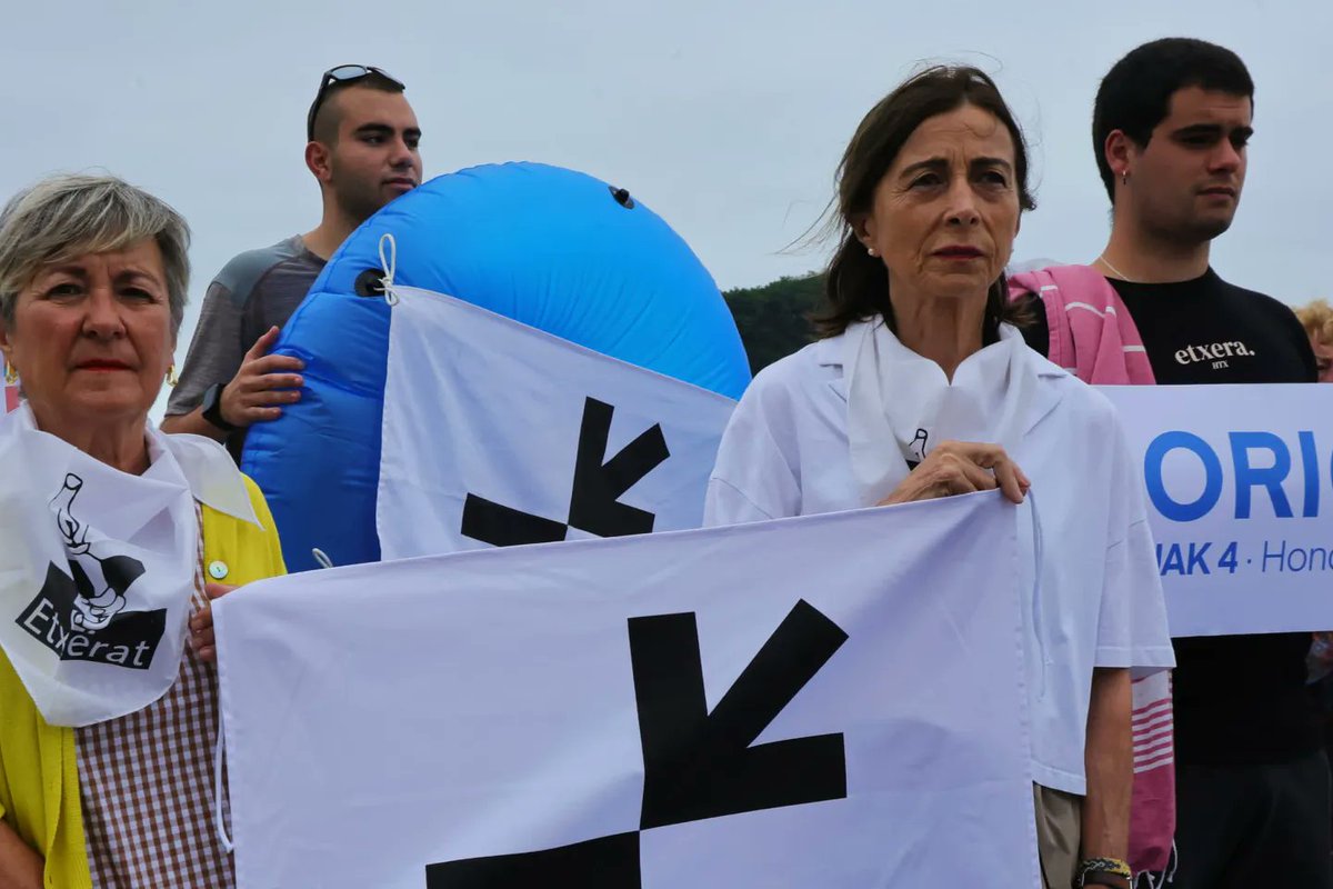 EtxeratElkartea's tweet photo. Abuztauren 4ean Hego Euskal Herriko 6 hondartzetan elkartuko gara. Kosta ala Kosta #Etxera 

El 4 de agosto nos reuniremos en 6 playas de Hego Euskal Herria. Kosta ala Kosta #Etxera https://t.co/NKzGVOw3Lx
