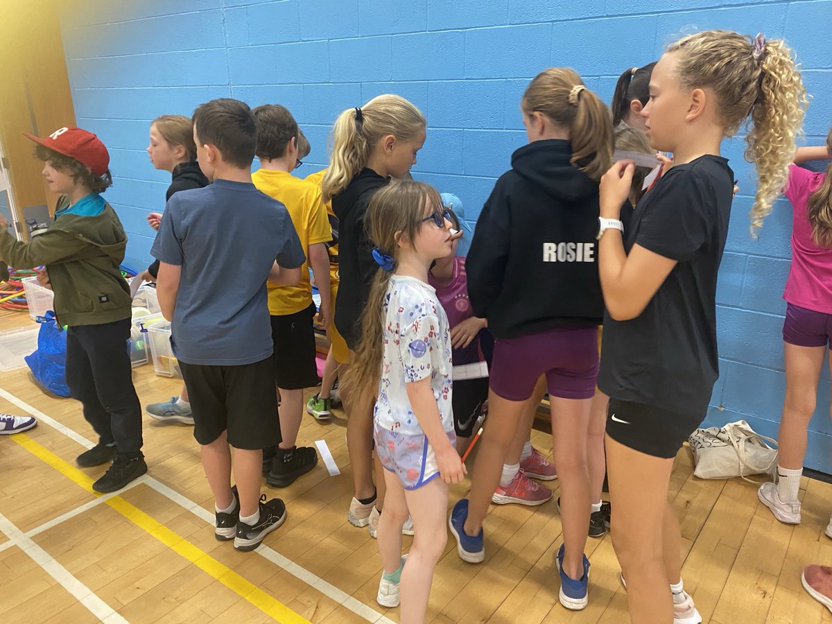 inverclyde_ac's tweet image. Getting ready for Orienteering at the track. #RunningSkills #MentalAgility  #MakingChoices  ⁦@ActiveSchoolsIC⁩ ⁦@SALDevelopment⁩