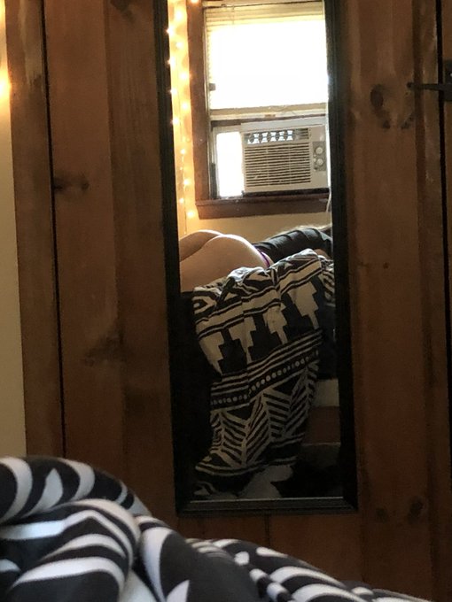 What would you do if you had me in this position 😈 https://t.co/Jmk7XhFm7Z