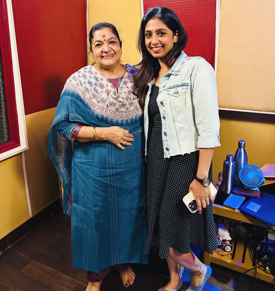molutty07's tweet photo. 🧿✨Blessed to have witnessed her magic 🪄 Chitramas’ Smile for me ❤️
Song recording for the movie Joy Full Enjoy an Ektha Productions venture, starring Dhyan Sreenivas! @KSChithra @DhyanSreenivas1 
#Chennai #chitramamagic #indiaspride #nightingale #padmabushan #padmashri #modest https://t.co/TfV0cpyZ2w