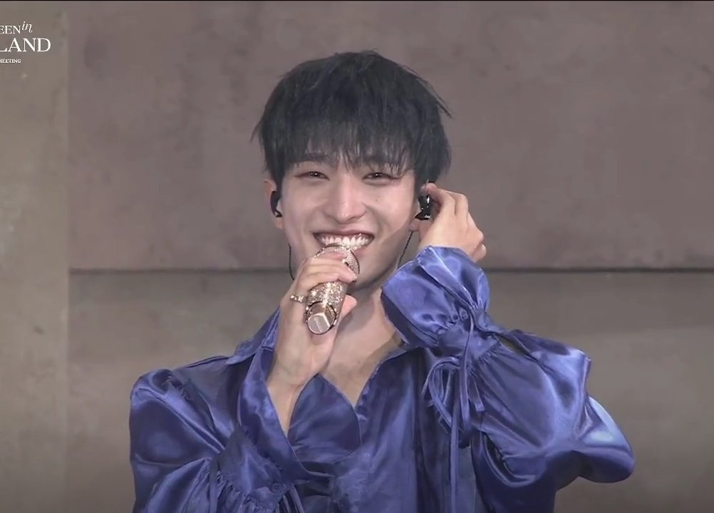 PrincesMei1's tweet photo. WELCOME TO SVT CARATLAND D2
#캐럿랜드의_지휘에_맞춰
#SVTinCARATLAND2024
@pledis_17 
#DOKYEOM #DK https://t.co/tT5n8CIFsW