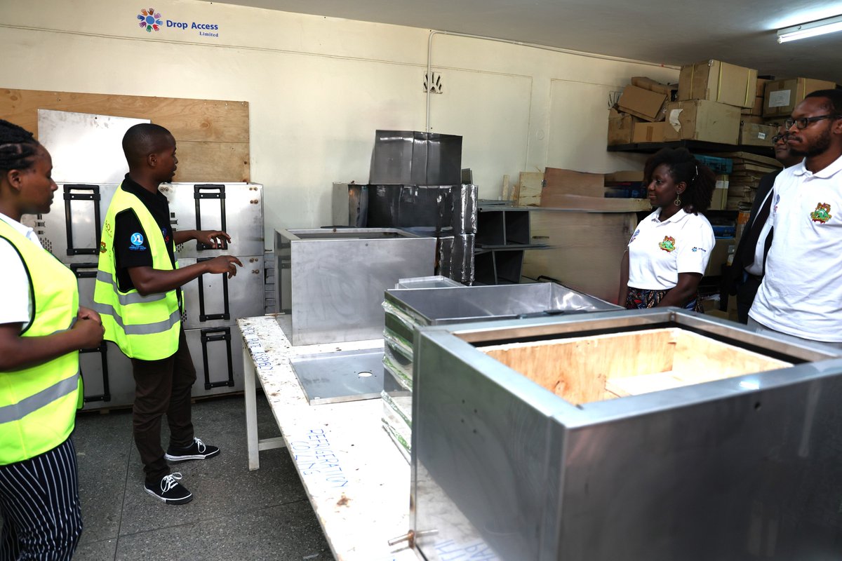 AccessDrop's tweet photo. Ever wonder how #Vaccibox reaches countless communities? 🌍 
It’s all thanks to our incredible team! From #engineering geniuses to #IoT innovators, #renewable energy experts to #healthcare specialists, their dedication and expertise bring #Vaccibox to life. 
#InnovationInAction https://t.co/yA4Mn59aAK