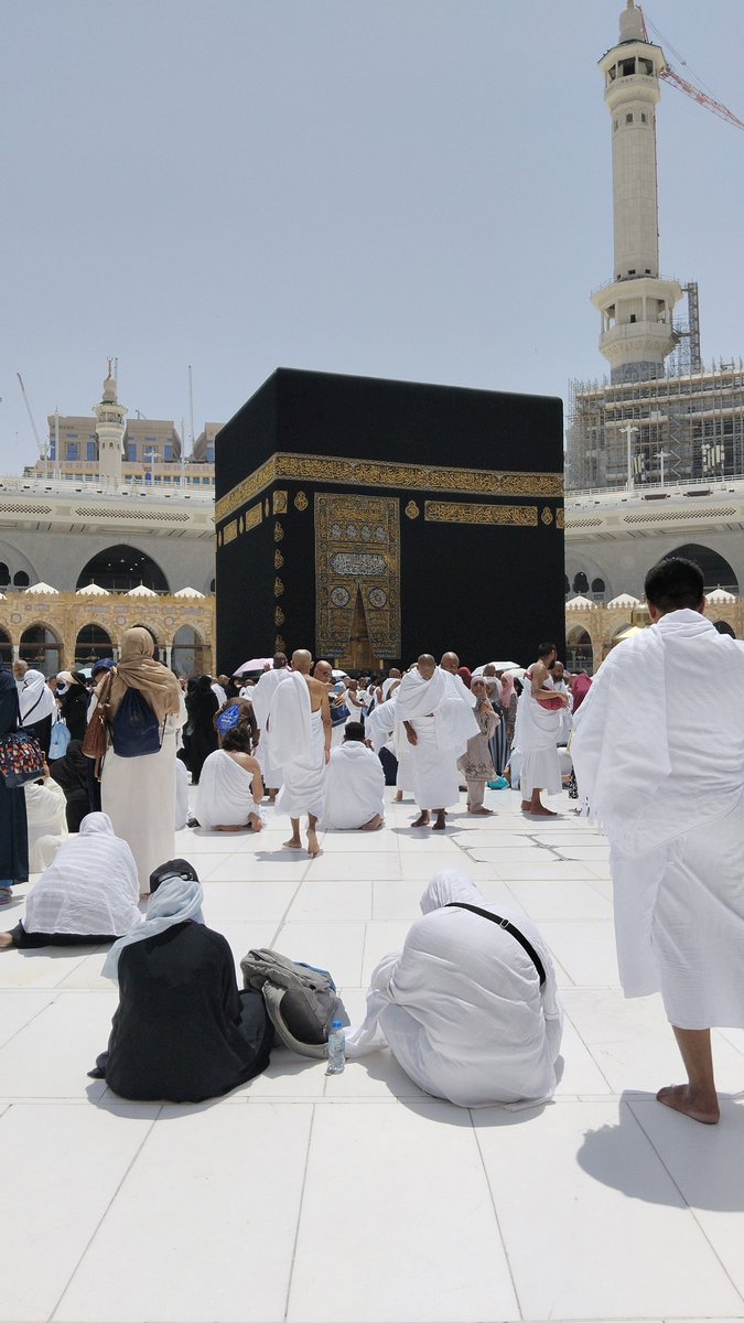 It's 43 degrees celcius in Makkah but most of the time I feel cold 🥹🥹 alhamdulillah dibagi peluang beribadah dengan selesa. I've been having really deep sleep too, which I haven't had in a while. Even tawaf at noon, masyaAllah inda kerasahan panasnya.