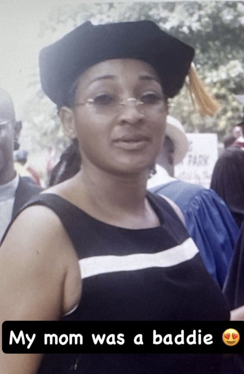 Picture of Davido’s late mother 🕊️

🖼️: Davido