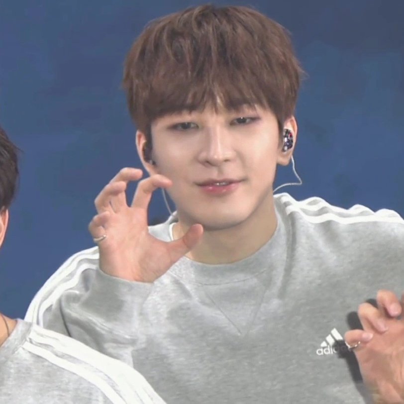 wwlake's tweet photo. 아 미치겟다 전원우 진짜 고양이 ㅋㅋㅋㅋㅋㅋ https://t.co/y8FQd4iinQ