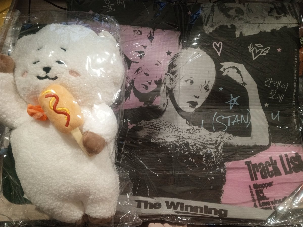 detectivebree's tweet photo. Thank you @daesangdistrict
the items are all well-packed and adorable. The seller has been my suki for all my kpop and kdrama purchases. Highly recommended for your future merch! To more transactions🫰💜🫶 #DDfeedback https://t.co/35xiYsQIfs
