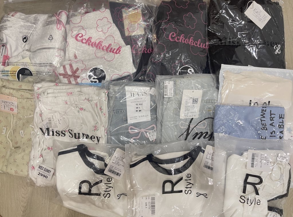 bbublequm's tweet photo. ทุกคนนน ช่วงเวลาโล๊ะของมาเเล้ววว พร้อมส่งทุกชิ้นนะคะ เอฟได้เลยแต่อาจจะลงช้าหน่อยค่ะ 🥺
ค่าส่ง 40฿ เหมาๆ ค่า https://t.co/X0YIvhRQ6I