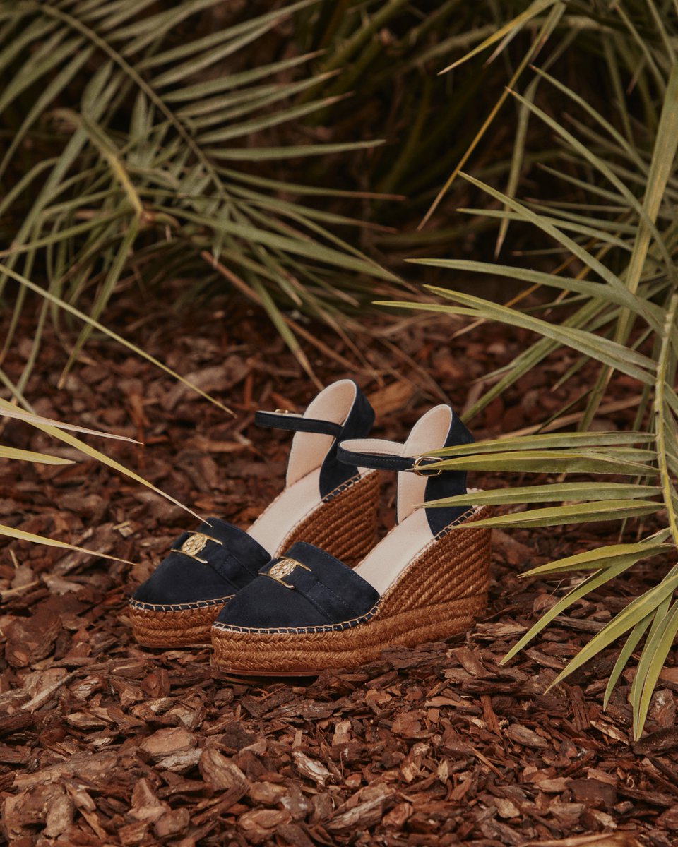 lionofporches's tweet photo. Step into summer with stylish yet comfortable shoes!
๐ LP005482
#lionofporches #womancollection #ss24 #sitges #summer https://t.co/MXTwdrr1Vw