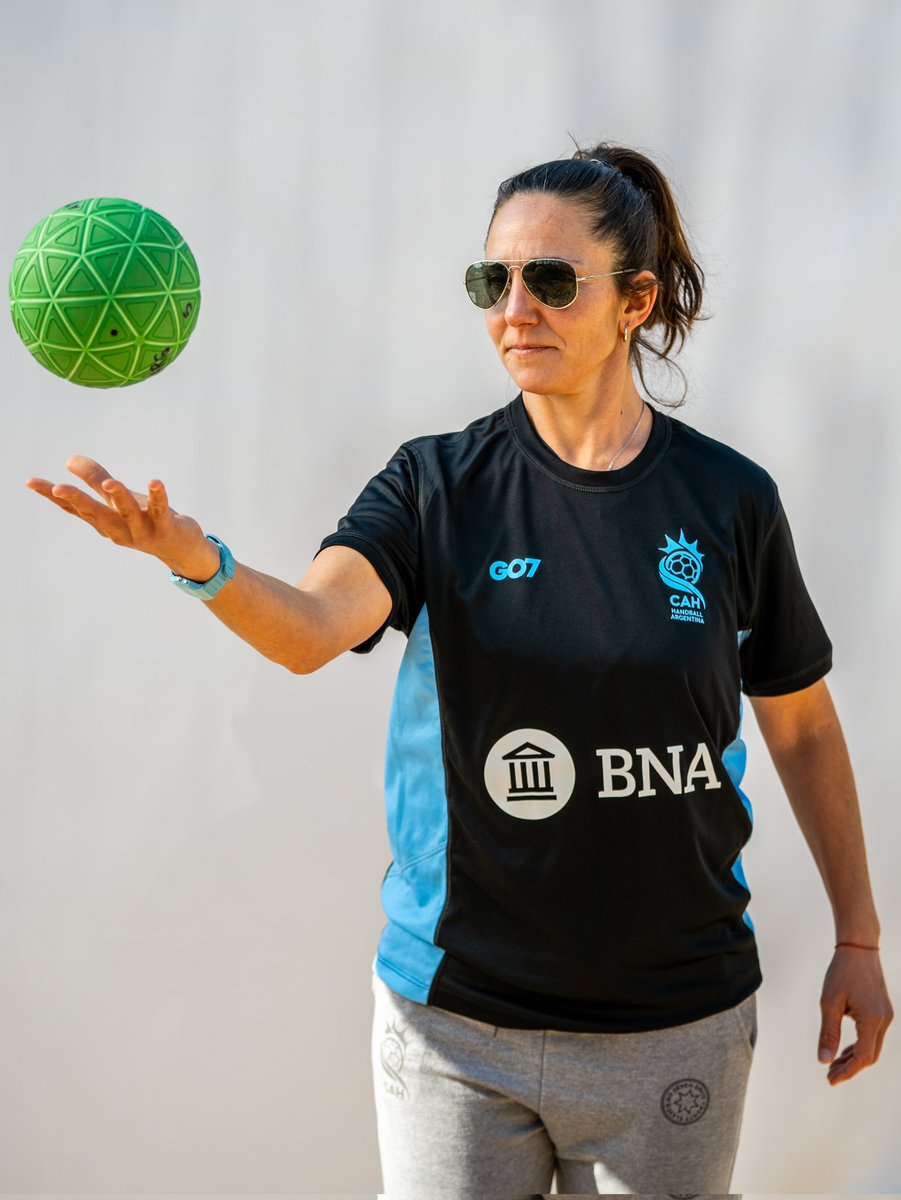 ¡𝑻𝒐𝒅𝒐 𝒍𝒊𝒔𝒕𝒐! ✅️ Con mate 🧉 y facturas 🥐 nuestros representantes 🇦🇷 dicen presentes en #paris2024. 

📺 Toda la exhibición de Beach Handball se podrá seguir en vivo por el canal de YouTube de la IHF.