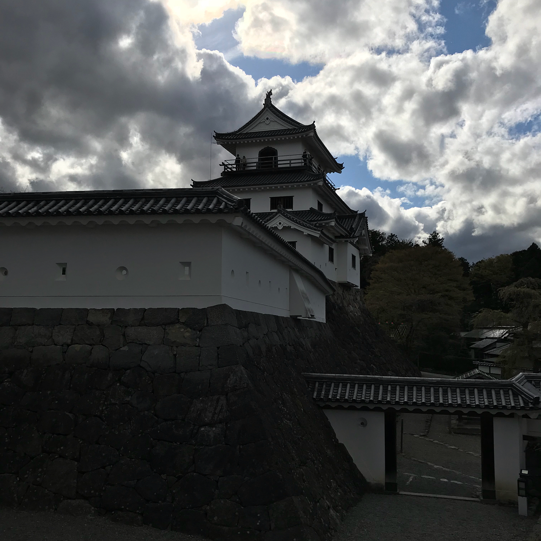 aaaa1525151's tweet photo. 伊達政宗家臣片倉景綱が城主の白石城🏯
三春城から白石城まで1時間30分🚗
スタンプは白石城天守閣の中にある。
係の人がおすシステムみたい‼️
木造復元のため階段が急
木の天守はやっぱりいい👍
歴史探訪ミュージアム2階に無料資料館あり
100名城に選ばれていてもいい城だと思う。
#白石城#城#城巡り https://t.co/1gKB0t894G