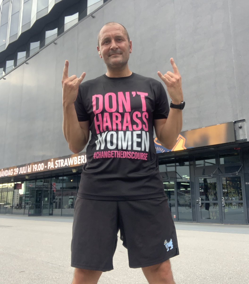 ShuzaLePadawan's tweet photo. Hello Runners!
It’s #PinkWesdnesday
French @runningpunks spotted in Stockholm🇸🇪 (Globe Runner 😂)
Ready for tomorrow: @Pink 🩷
#TrustFall #SummerCarnivalTour2024
No matter where we are, we will never stop saying #DontHarassWomen
#ChangeTheDiscourse
#RunningPunk🤘🏽 https://t.co/qKWvJfDOFM