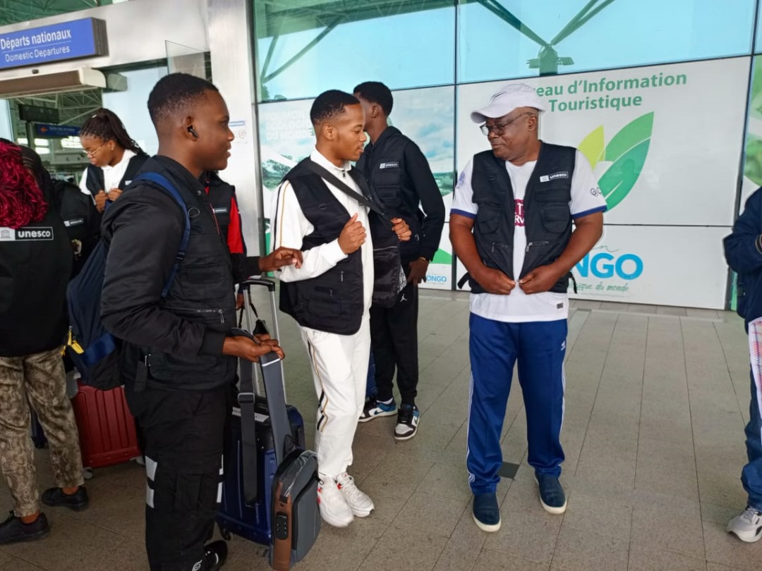 UNESCOBrazza's tweet photo. Lancée en 2021 par le MEPPSA, l’initiative « Codage pour les Jeunes », vise à transformer l’éducation grâce aux technologies émergentes. 14 participants partent pour un voyage d’études en Chine ! #UNESCO #CODEMAO #EducationInclusive @ccj_congo @UN_Congo @Ministredelaje1 https://t.co/3uyDVxivsh