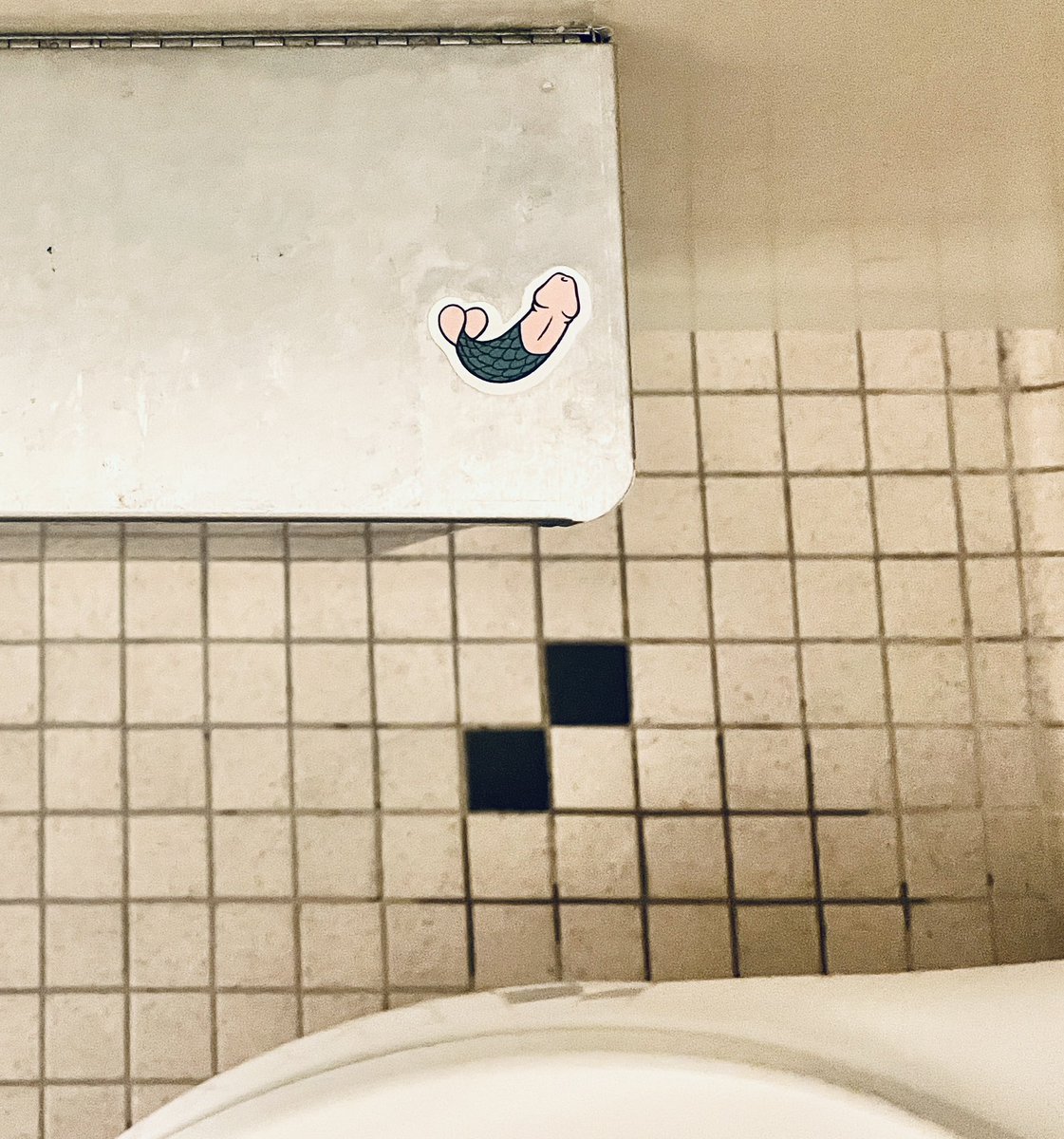 A lot of my conversations at this year’s <a href="/Tin_House/">Tin House</a> hovered around ghosts and/or borders. It’s sad to be coming back into a version of the world that more often believes in borders than it does in ghosts. 

Missing #thsw already.