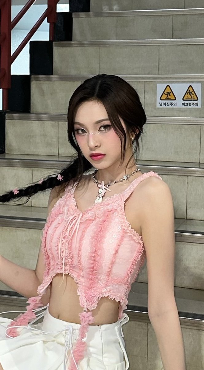 🚨 Nós somos uma conta de Report destinada a Ahyeon do BABYMONSTER. Mas mesmo assim continuamos sendo OT7 e amando todas as meninas do mesmo jeitinho.

Portanto, é importante que vocês saibam da atual situação que está acontecendo com a Asa e a Chiquita.