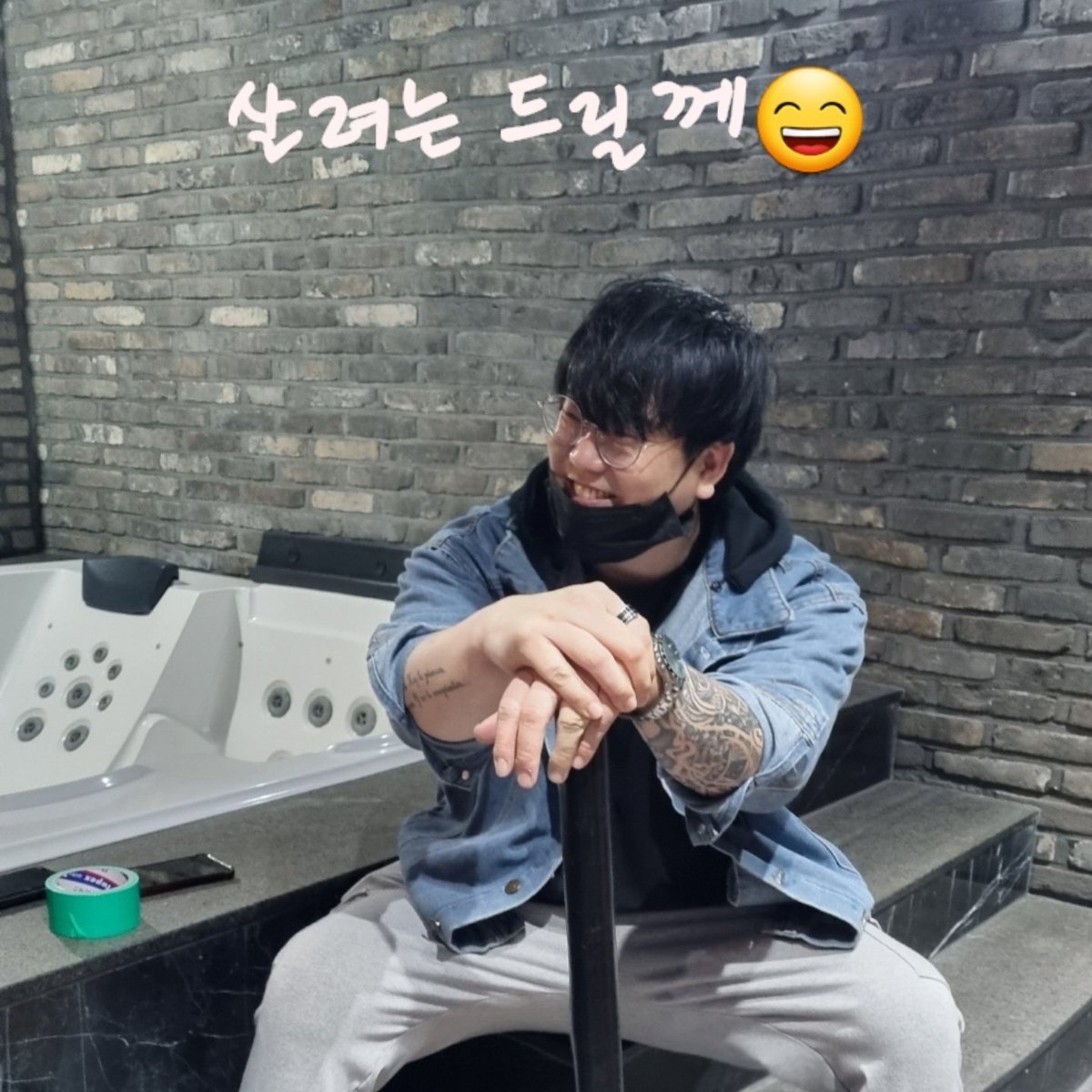 4년이라는 짧게 일한 회사 였지만
이상하게...40년을 일한듯한 느낌은 왜일까...이제 그회사를 떠나서 새로운 일에 도전 해볼까 한다..
당분간의 재충전을 위한 휴식을😅😅
30대 후반이라는 젊지 않은 나이 이지만
새로운 도전 화이팅 이다!!😆😆
#도전 #퇴사 #충전 
#휴식 #여행