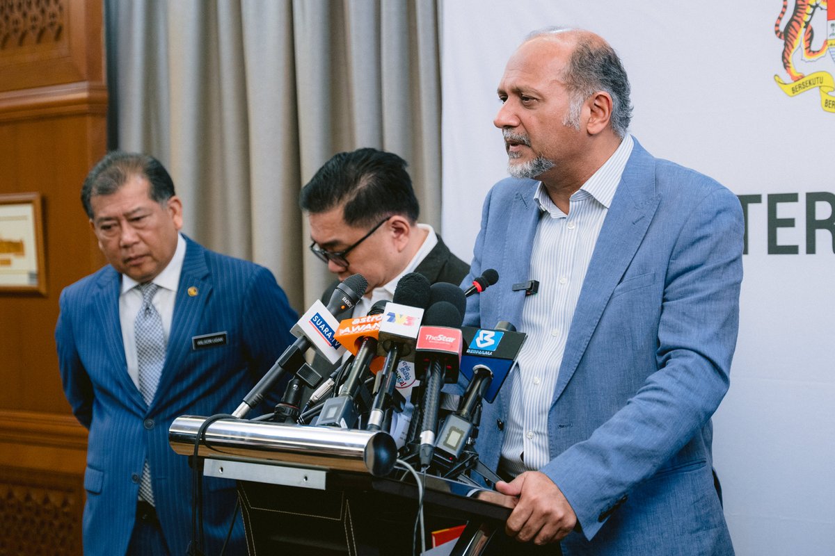 GobindSinghDeo's tweet photo. Dalam sidang media saya hari ini, saya telah membentangkan laporan terkini mengenai isu CrowdStrike yang telah menjejaskan sistem teknologi maklumat seluruh dunia, termasuk negara kita Jumaat yang lalu. Walaupun insiden ini berlaku akibat kelemahan kemas kini perisian CrowdStrike dan bukannya serangan siber, pihak Kerajaan tetap memandang serius perkara ini, dan terus komited untuk memantapkan tadbir urus bagi mendepani cabaran-cabaran semasa dan pada masa hadapan dengan lebih baik.

Saya juga telah mengumumkan beberapa pelan pihak Kerajaan untuk menangani isu buli siber. Antaranya ialah penubuhan jawatankuasa yang melibatkan Kementerian Digital, Kementerian Dalam Negeri, Kementerian Komunikasi, dan Bahagian Hal Ehwal Undang-Undang Jabatan Perdana Menteri (Undang-Undang dan Reformasi Institusi). Kami bakal mengadakan semakan menyeluruh Akta Kanun Keseksaan (Akta 574) bagi menangani buli siber, dan pindaan-pindaan tersebut akan dibentangkan di Parlimen pada bulan Oktober ini.

--- 

At a special press conference today, I presented the latest report on the CrowdStrike issue that affected the national information technology system last Friday. Although this incident occurred due to vulnerabilities in the CrowdStrike software update rather than as a form of cyber attack, the Government still views this matter seriously and remains committed to strengthening governance to better address current and future challenges.

I also have announced several government’s plans to address cyberbullying. One of the plans is the establishment of a committee that included the Digital Ministry, the Home Affairs Ministry, the Communications Ministry, and the Legal Affairs Division of the Prime Minister's Department (Law and Institutional Reform), in which we have discussed an upcoming thorough review the Penal Code (Act 574) to combat cyberbullying, with amendments expected to be tabled in Parliament this October.

#MalaysiaMADANI #PressConference #Media #CrowdStrike #Cyberbully