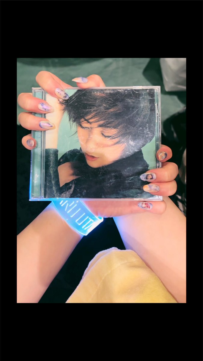 QkMyl4's tweet photo. 初めて買ったアルバムと共に❤️
ネイルもヒッキー仕様！！！
最高だった！！！
#宇多田ヒカル 
#SCIENCEFICTION2024 https://t.co/Vf4rfJuM1B