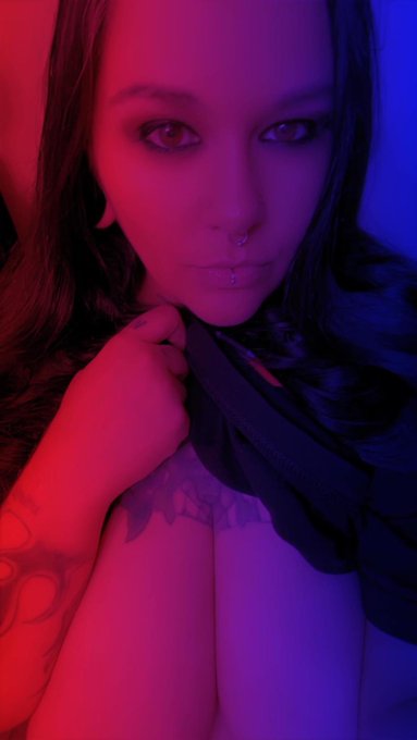 Rip it off and pour hot wax on my tits https://t.co/Jp78q1rmFk