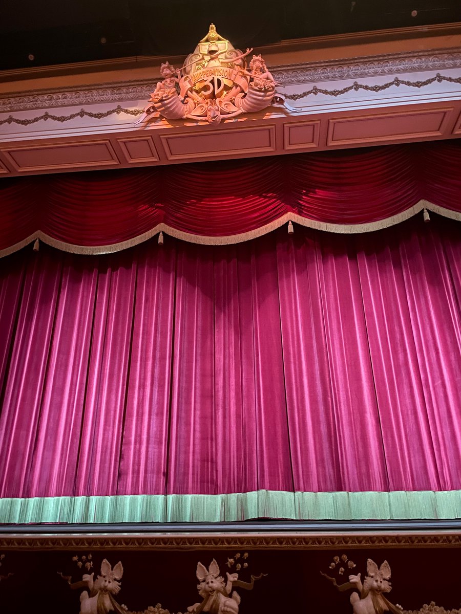 TheHorizoneer's tweet image. seated for church