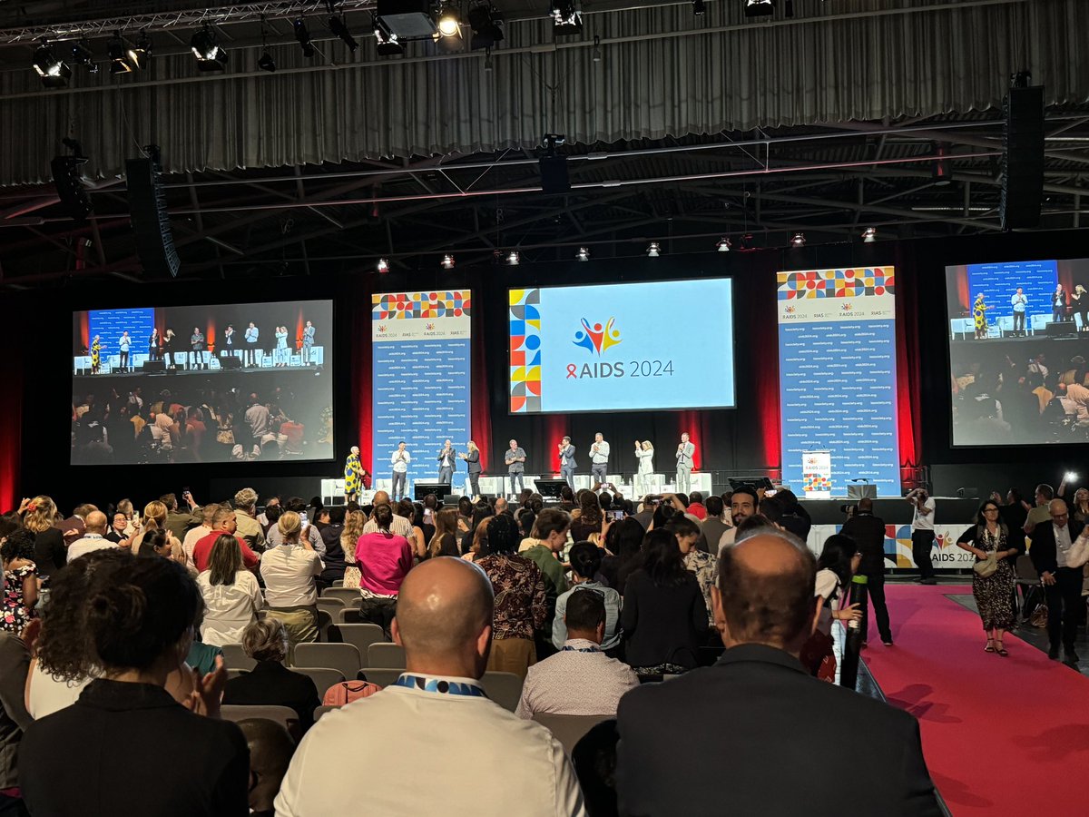 Auruminstitute's tweet photo. Today at the #AIDS2024, Prof. @LindaGailBekker received a standing ovation after presenting the groundbreaking results of the PURPOSE 1 trial, revealing that twice-yearly injectable lenacapavir demonstrated 100% efficacy for HIV prevention in cisgender women. Conducted across 25 sites in South Africa and 4 in Uganda, this trial marks a pivotal moment in HIV prevention.

The Aurum Institute proudly contributed over 10% of the cohort from four of our sites. Participating in this transformative trial, which promises to shape the future of the HIV response, has been an honour and privilege for our organisation. 

This achievement wouldn’t have been possible without the leadership of @GileadSciences  and the invaluable contributions of Dr @drmoupali, Dr Jared Baeten, Dr Alex Kintu Kintu from @GileadSciences , and Prof. Linda-Gail Bekker from the Desmond Tutu Health Foundation.

Stay tuned for more on this groundbreaking news!

#PutPeopleFirst #AurumAtAIDS2024 #GlobalImpact #AIDS2024
