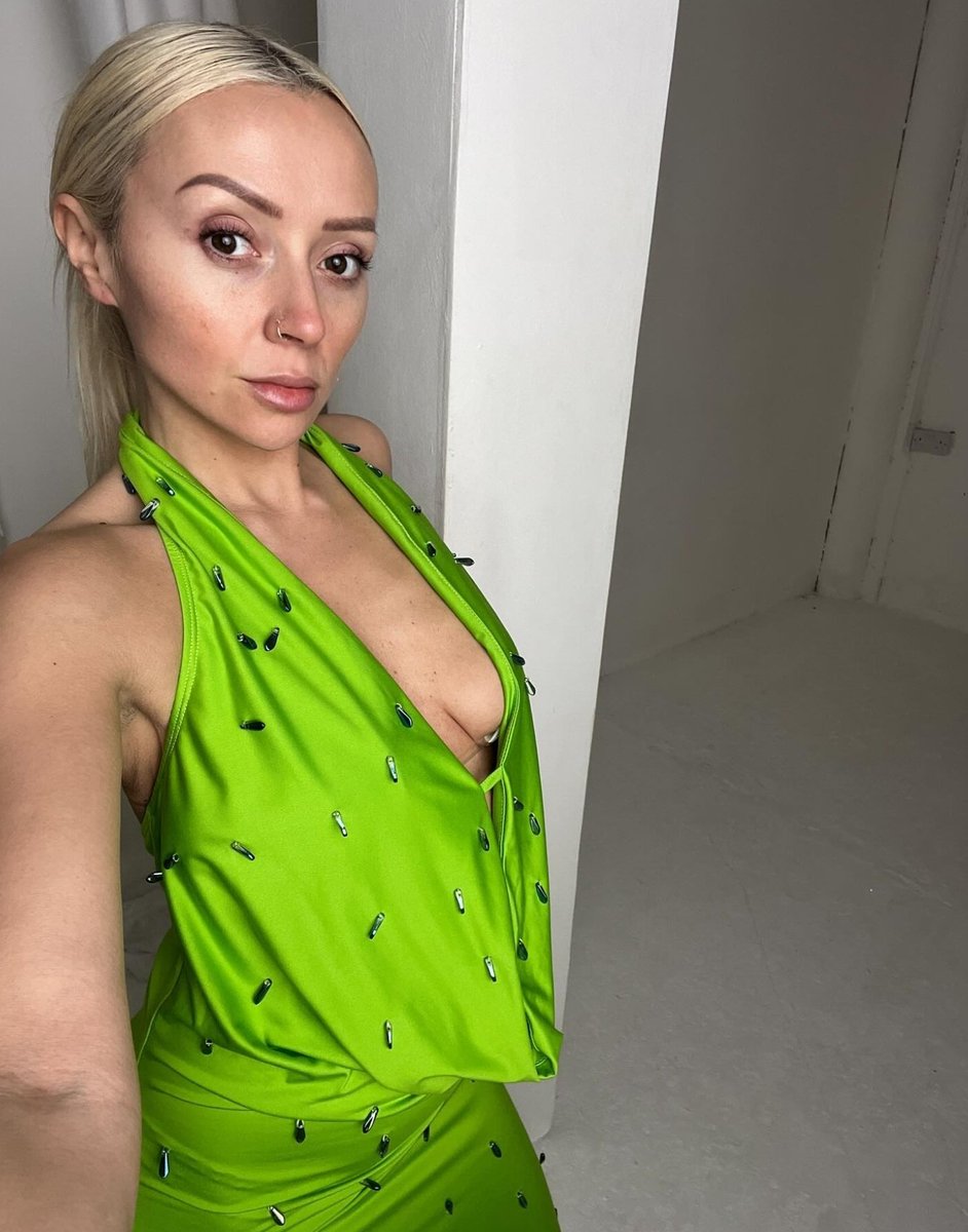 JohnHotPotato's tweet photo. Kimberly is a sexy little #soapbabe https://t.co/9g3WiV0Cyi
