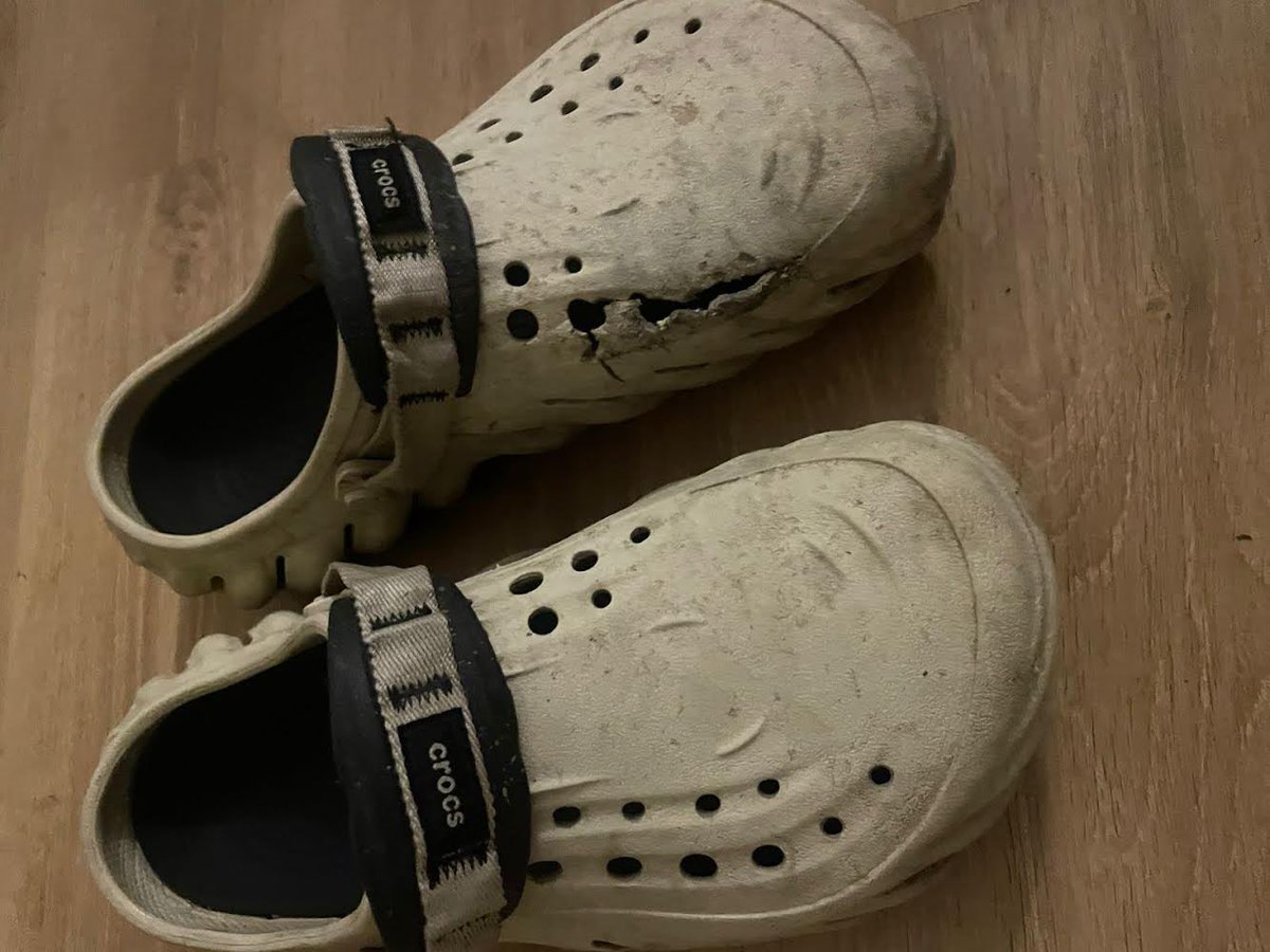 ShreyWatal's tweet photo. @Crocs @CrocsIndia 
Ticket id : 341495 

Hi Team 

I tried  to reach you out over your support but it’s been more than 3 days. Help me out asap.

I am attaching the screenshots please do have a look on it. As, your team is not active and troubling there regular consumers. https://t.co/YK9X1xg6MM
