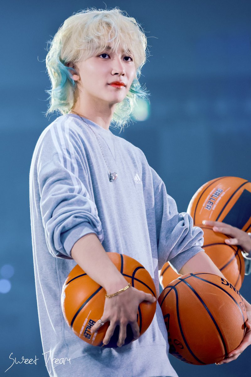 20240724 CaratLand D2  

🏀 ❤️ 🏀

#정한 #JEONGHAN #ジョンハン 
#세븐틴 #SEVENTEEN